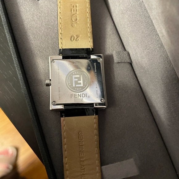 COPY - Fendi watch. - Picture 2 of 5